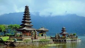 bali-indonesia-lake-bratan_1587663074