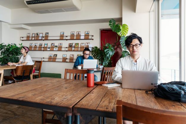 Espacios de coworking en ciudades para nómadas digitales