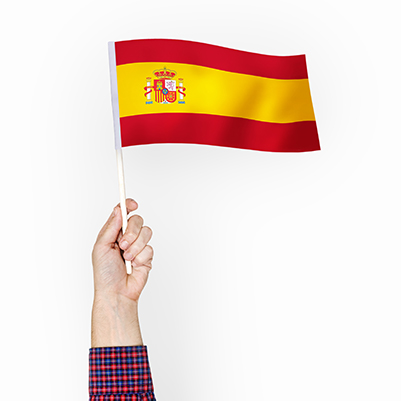 persona agitando bandera de España con la mano anunciando que hay trabajo en España para ecuatorianos